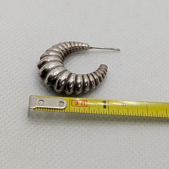 925 Scalloped Hoop Earrings - Picture 3 of 3